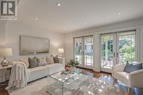 50 Burnet Street, Oakville (1002 - Co Central), ON - Indoor Photo Showing Living Room