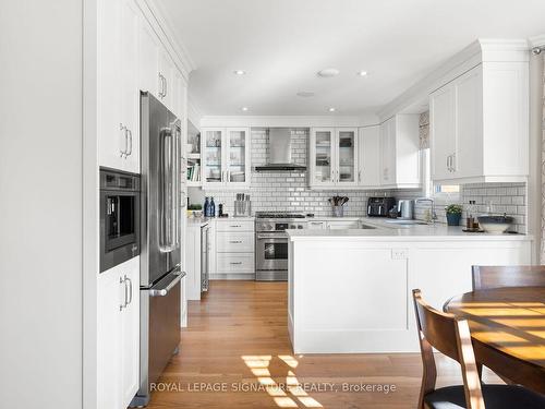 23 Hutton Cres, Caledon, ON - Indoor Photo Showing Kitchen With Upgraded Kitchen