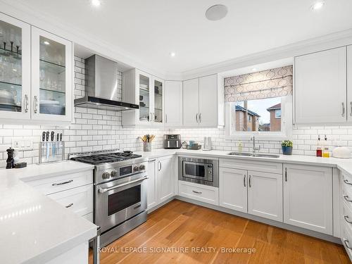 23 Hutton Cres, Caledon, ON - Indoor Photo Showing Kitchen With Upgraded Kitchen