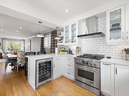 23 Hutton Cres, Caledon, ON - Indoor Photo Showing Kitchen With Upgraded Kitchen