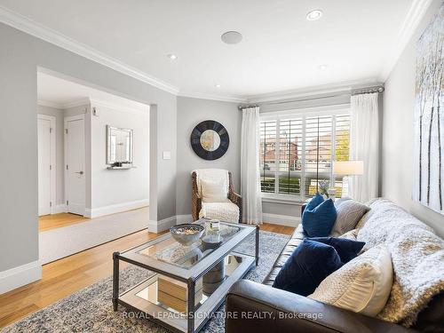 23 Hutton Cres, Caledon, ON - Indoor Photo Showing Living Room