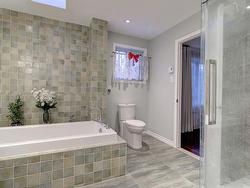 Ensuite bathroom - 