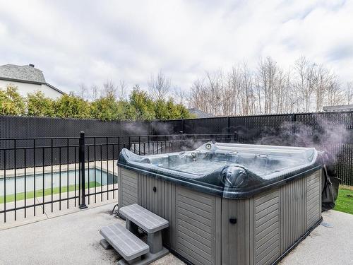 Spa - 50 Rue Rousseau, Saint-Constant, QC - Outdoor