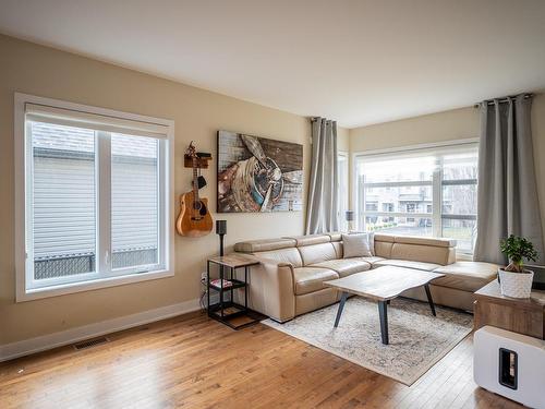 Salon - 50 Rue Rousseau, Saint-Constant, QC - Indoor Photo Showing Living Room