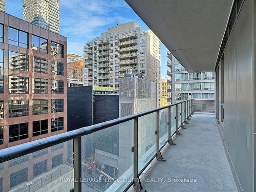 602-2221 Yonge St, Toronto, ON - Outdoor With Balcony