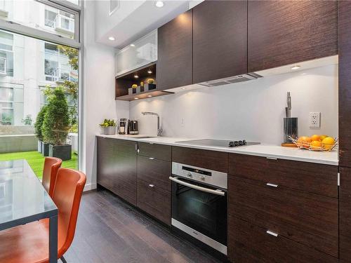 239-770 Fisgard St, Victoria, BC - Indoor Photo Showing Kitchen