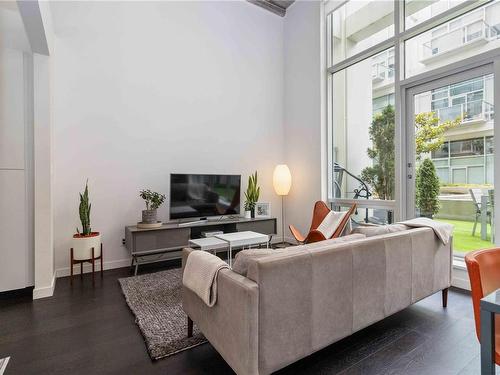 239-770 Fisgard St, Victoria, BC - Indoor Photo Showing Living Room