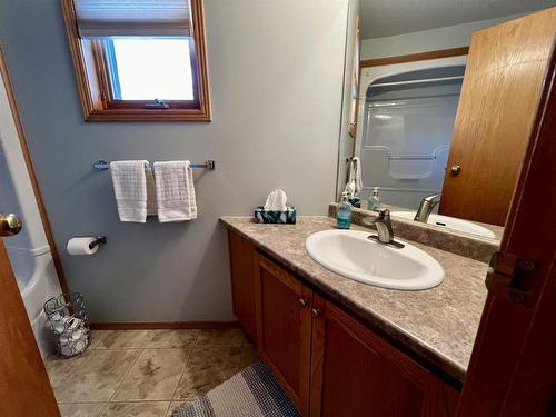 719 Porcupine Boulevard, Thunder Bay, ON - Indoor Photo Showing Bathroom