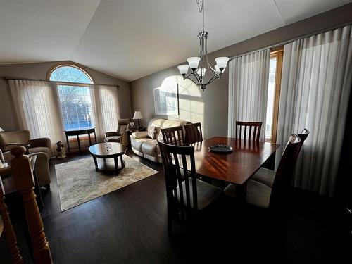 719 Porcupine Boulevard, Thunder Bay, ON - Indoor Photo Showing Dining Room