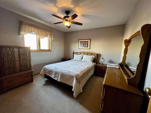 719 Porcupine Boulevard, Thunder Bay, ON - Indoor Photo Showing Bedroom