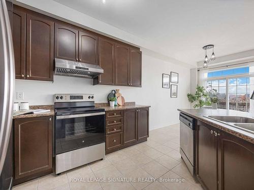 11 Gooseman Cres, Markham, ON - Indoor Photo Showing Kitchen