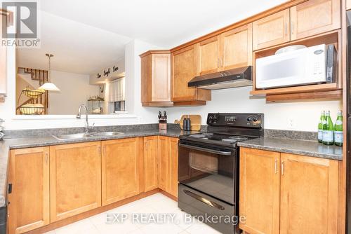 433 Vendevale Avenue, Ottawa, ON - Indoor Photo Showing Kitchen With Double Sink