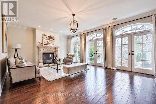 471 Country Club Crescent, Mississauga, ON - Indoor Photo Showing Living Room With Fireplace