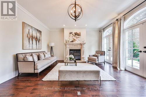 471 Country Club Crescent, Mississauga, ON - Indoor Photo Showing Living Room With Fireplace