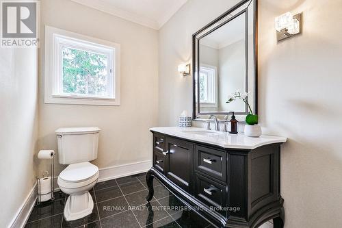 471 Country Club Crescent, Mississauga, ON - Indoor Photo Showing Bathroom