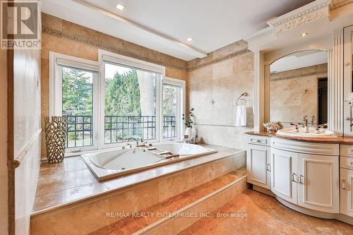 471 Country Club Crescent, Mississauga, ON - Indoor Photo Showing Bathroom