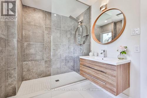 471 Country Club Crescent, Mississauga, ON - Indoor Photo Showing Bathroom