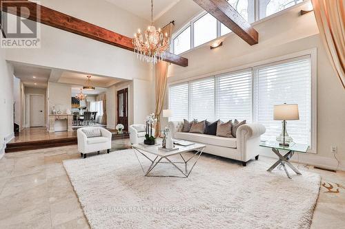 471 Country Club Crescent, Mississauga, ON - Indoor Photo Showing Living Room