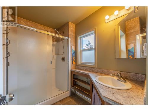 597 Burns Street, Penticton, BC - Indoor Photo Showing Bathroom