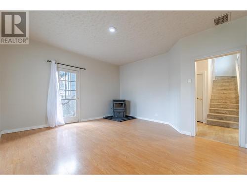 597 Burns Street, Penticton, BC - Indoor Photo Showing Living Room