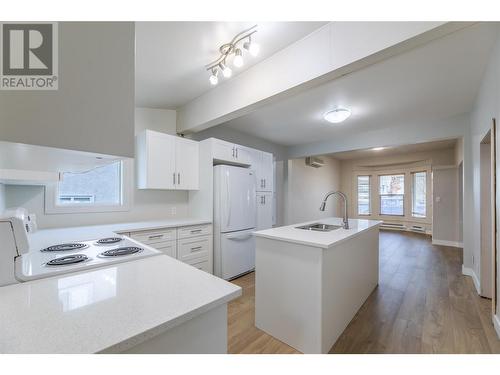 597 Burns Street, Penticton, BC - Indoor Photo Showing Kitchen