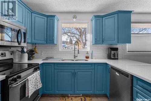 50 Richmond Crescent, Saskatoon, SK - Indoor Photo Showing Kitchen With Stainless Steel Kitchen With Double Sink