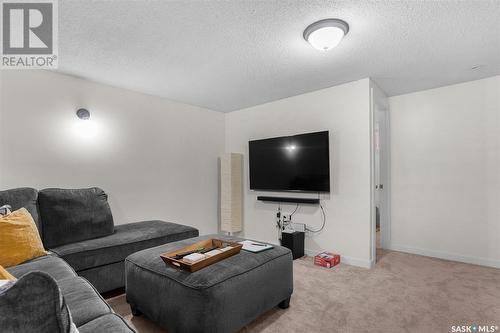 50 Richmond Crescent, Saskatoon, SK - Indoor Photo Showing Living Room