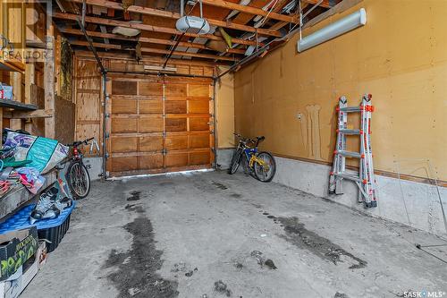 50 Richmond Crescent, Saskatoon, SK - Indoor Photo Showing Garage