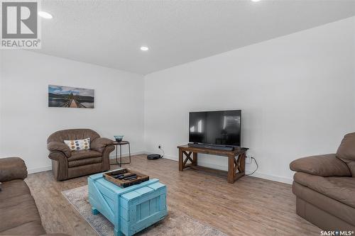 50 Richmond Crescent, Saskatoon, SK - Indoor Photo Showing Living Room