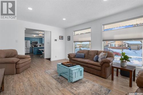 50 Richmond Crescent, Saskatoon, SK - Indoor Photo Showing Living Room