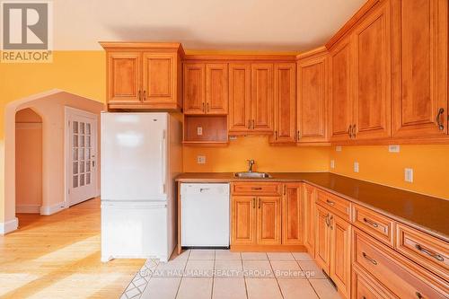 1 Charles Jackson Avenue, Ottawa, ON - Indoor Photo Showing Kitchen