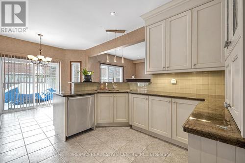 3120 Velmar Drive, Mississauga, ON - Indoor Photo Showing Kitchen