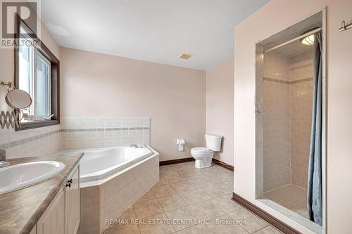 3120 Velmar Drive, Mississauga, ON - Indoor Photo Showing Bathroom