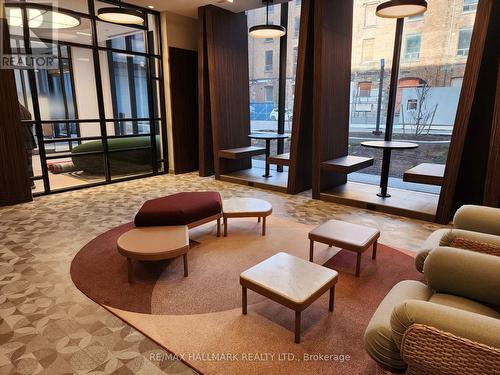 103 - 9 Tecumseth Street, Toronto, ON - Indoor Photo Showing Living Room