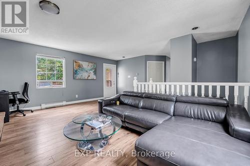 81 Mill Street, Richmond Hill, ON - Indoor Photo Showing Living Room