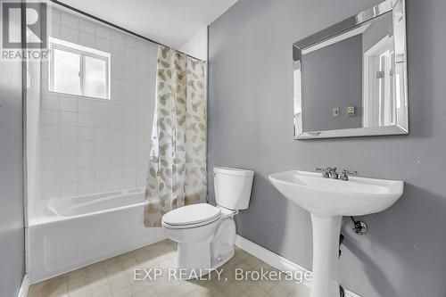 81 Mill Street, Richmond Hill, ON - Indoor Photo Showing Bathroom