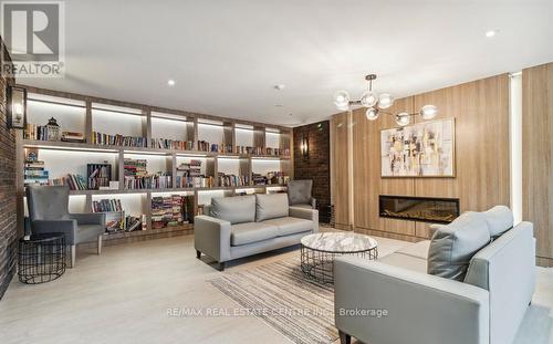 1509 - 966 Inverhouse Drive, Mississauga, ON - Indoor Photo Showing Living Room