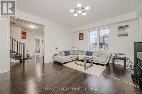 33 Rainbow Drive, Haldimand, ON - Indoor Photo Showing Living Room