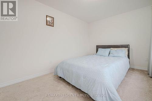 33 Rainbow Drive, Haldimand, ON - Indoor Photo Showing Bedroom