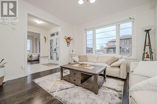 33 Rainbow Drive, Haldimand, ON - Indoor Photo Showing Living Room