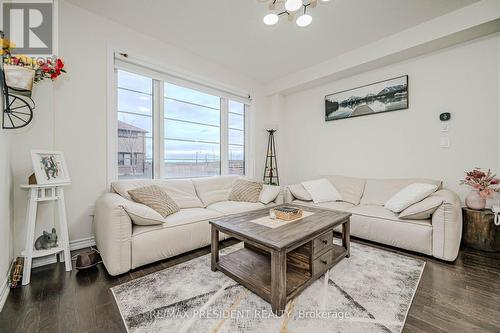 33 Rainbow Drive, Haldimand, ON - Indoor Photo Showing Living Room