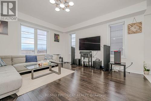 33 Rainbow Drive, Haldimand, ON - Indoor Photo Showing Living Room