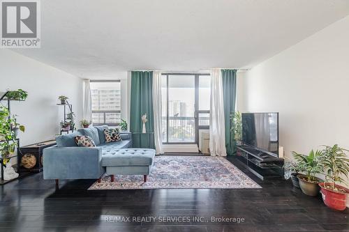 1604 - 20 Mississauga Valley Boulevard, Mississauga, ON - Indoor Photo Showing Living Room