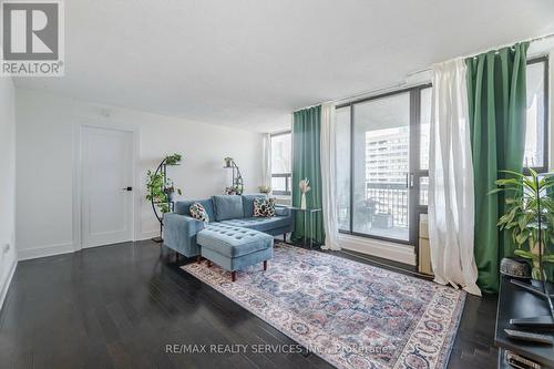 1604 - 20 Mississauga Valley Boulevard, Mississauga, ON - Indoor Photo Showing Living Room