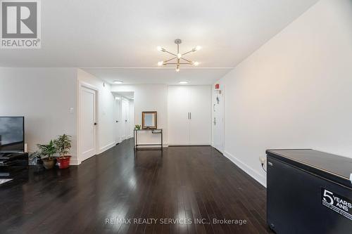 1604 - 20 Mississauga Valley Boulevard, Mississauga, ON - Indoor Photo Showing Other Room