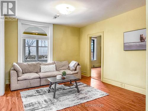 66 Dunbar Street, Belleville, ON - Indoor Photo Showing Living Room