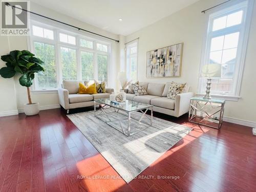 24 Hazelton Avenue, Hamilton, ON - Indoor Photo Showing Living Room