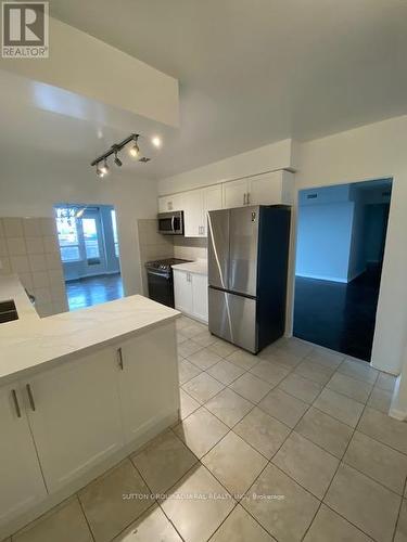 1004 - 2500 Bathurst Street, Toronto, ON - Indoor Photo Showing Kitchen