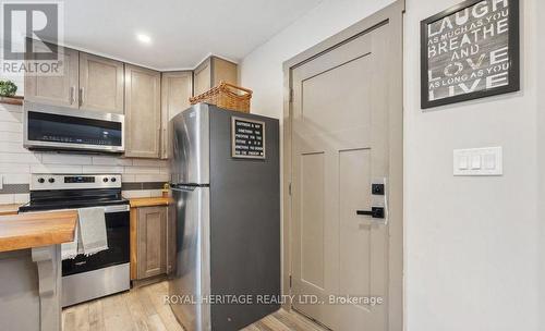 1143 Cedar Street, Oshawa, ON - Indoor Photo Showing Kitchen