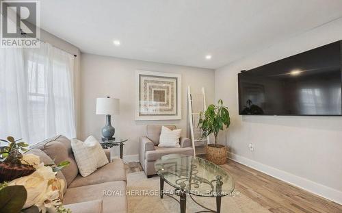 1143 Cedar Street, Oshawa, ON - Indoor Photo Showing Living Room